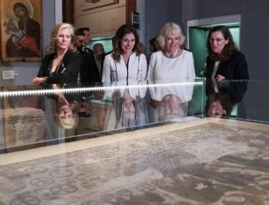 To tweet του παλατιού για την επίσκεψη Καμίλα στο Μουσείο Μπενάκη